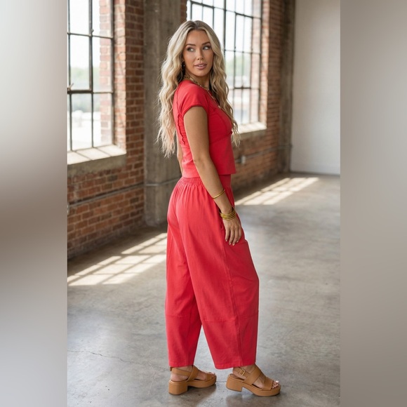 NWT Eesome Relaxed Barrel Pants and Cropped Patch Back Top Set Red - Picture 2 of 7